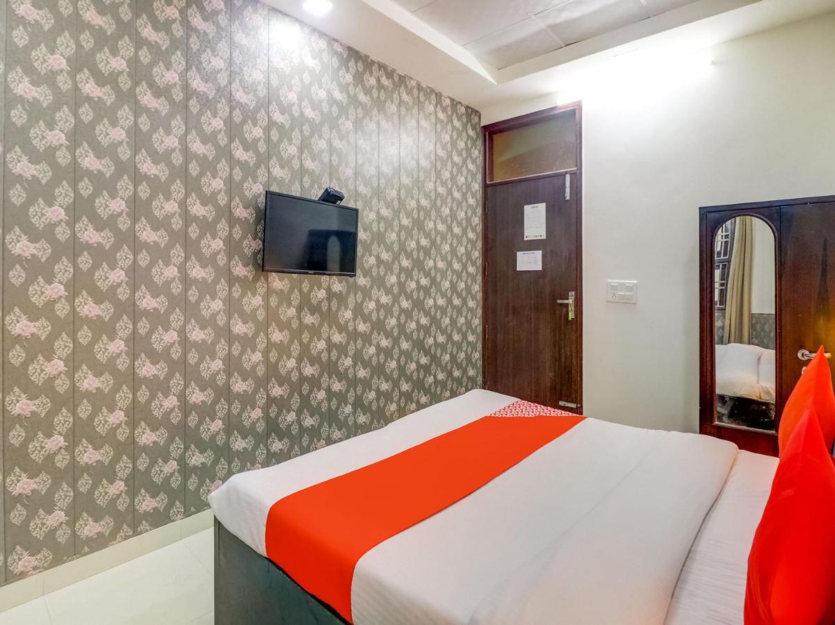 Отель Oyo 74060 Taj Residency Нью-Дели Экстерьер фото
