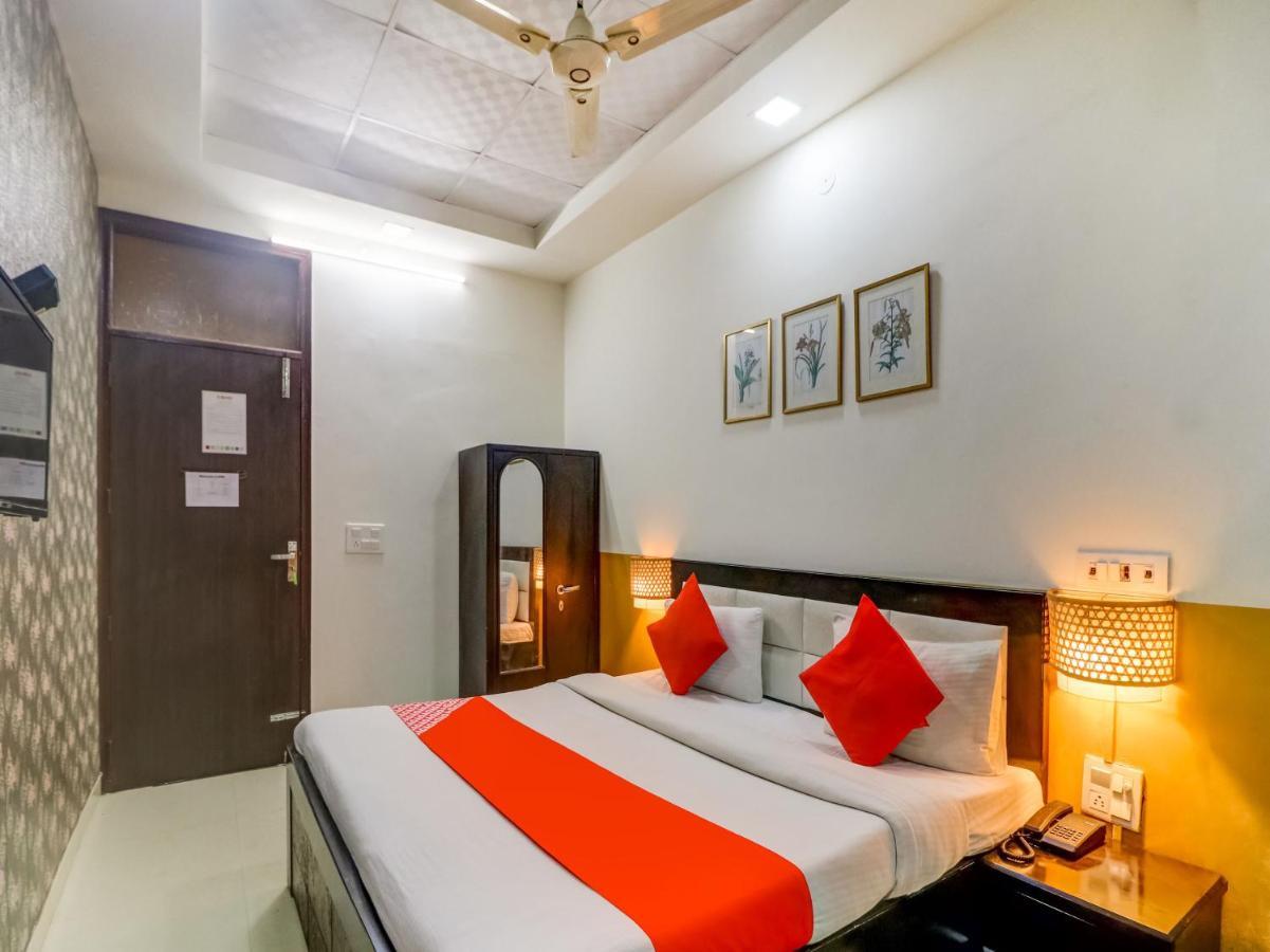 Отель Oyo 74060 Taj Residency Нью-Дели Экстерьер фото