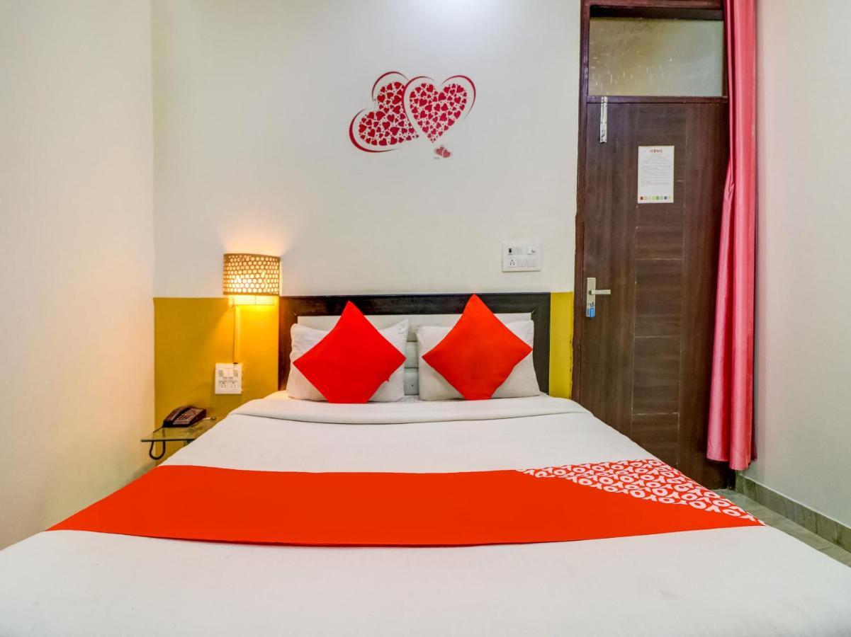 Отель Oyo 74060 Taj Residency Нью-Дели Экстерьер фото