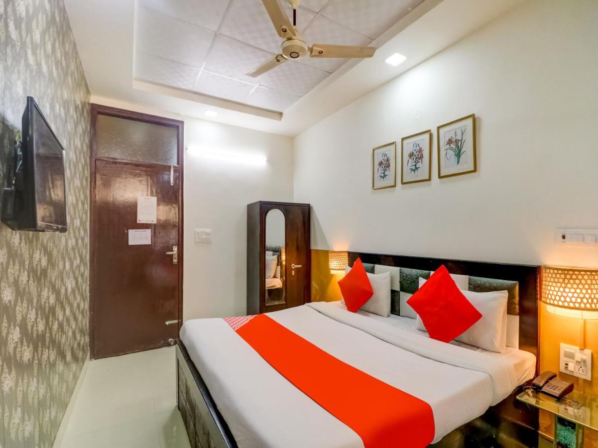 Отель Oyo 74060 Taj Residency Нью-Дели Экстерьер фото