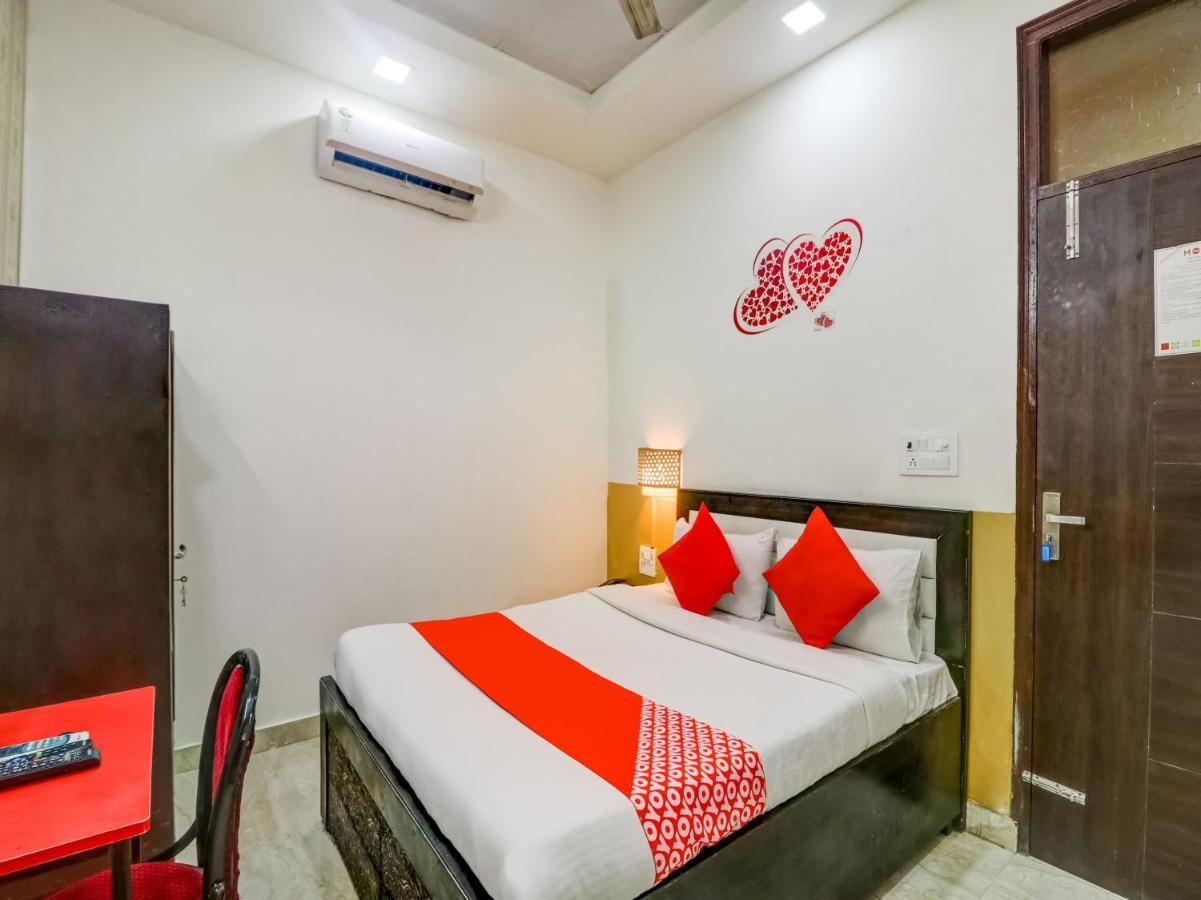 Отель Oyo 74060 Taj Residency Нью-Дели Экстерьер фото